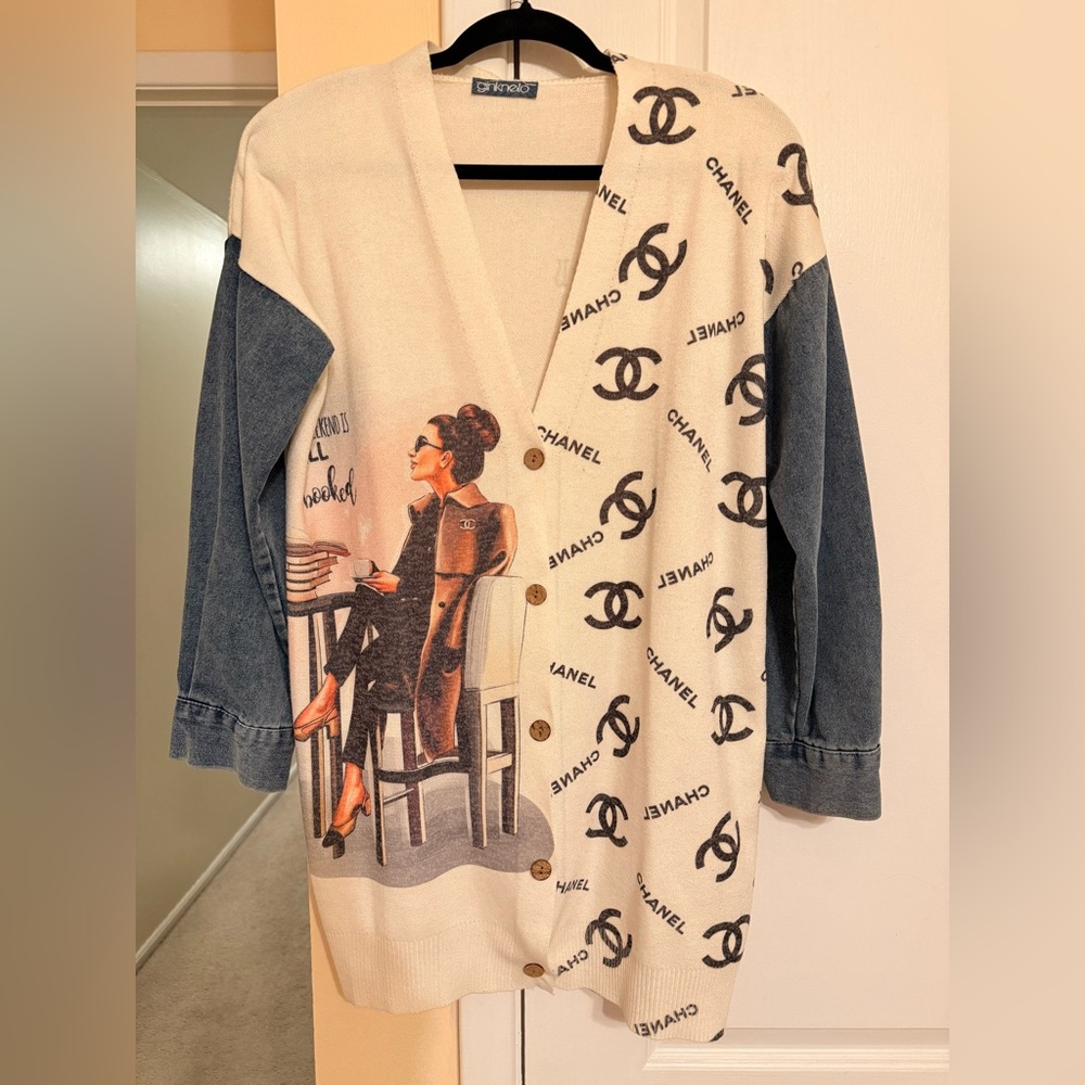Chic Graphic Cardigan with Iconic Logo